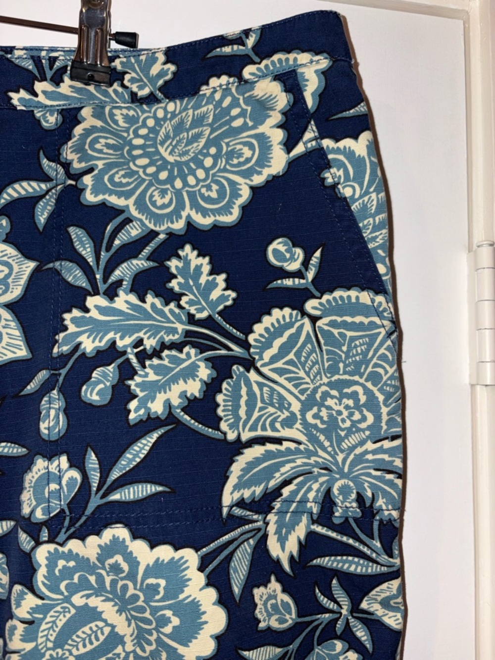Tommy Hilfiger Floral Crop Pattern Pants - Picture 5 of 8
